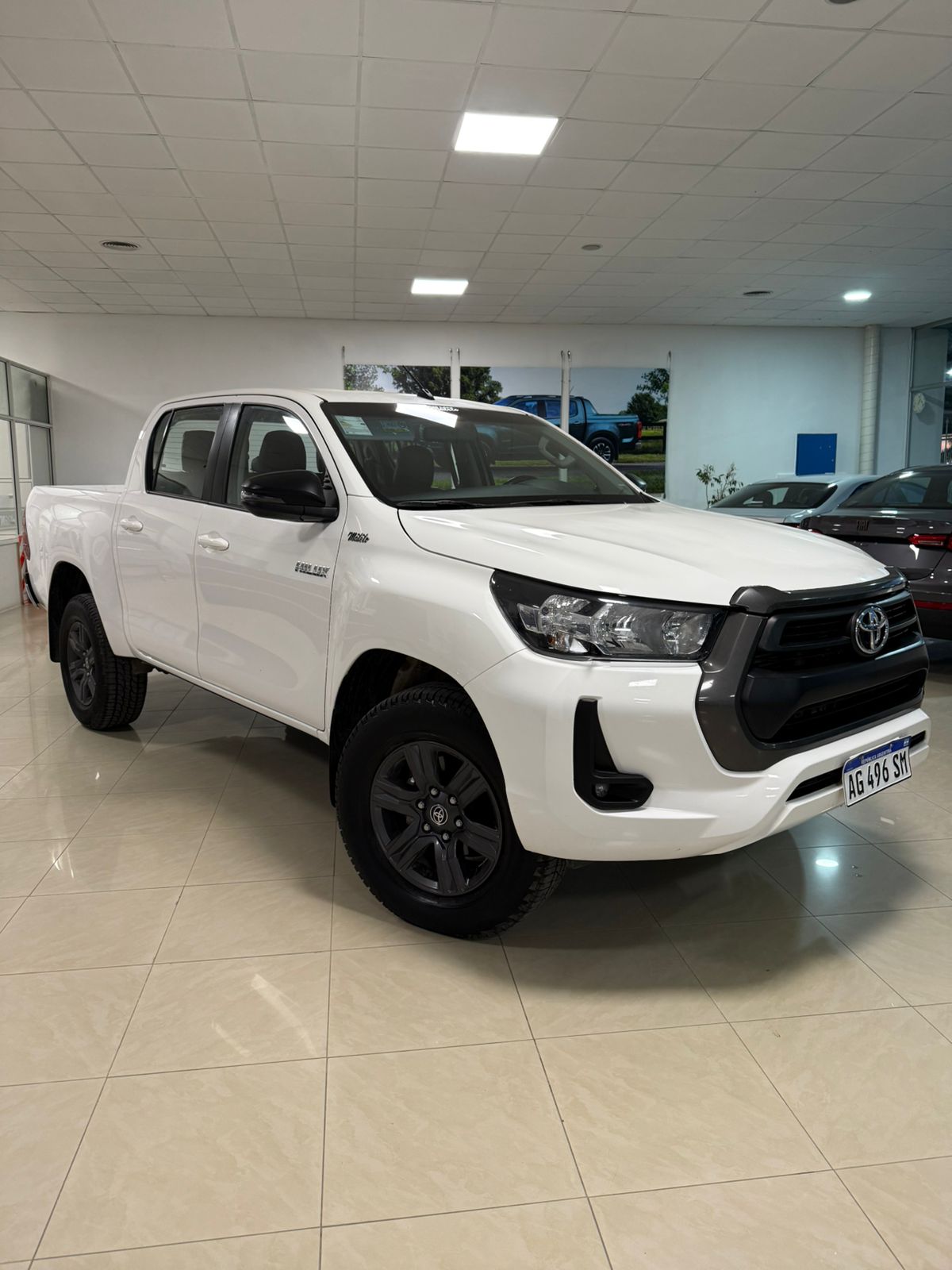 Toyota - HILUX SR - 4X2   34.000KM - 2024